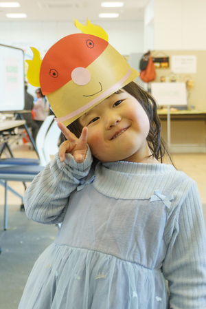 おめんをかぶるおんなのこ